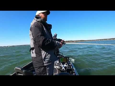 What are the best fishing techniques for late January on Lake Martin?